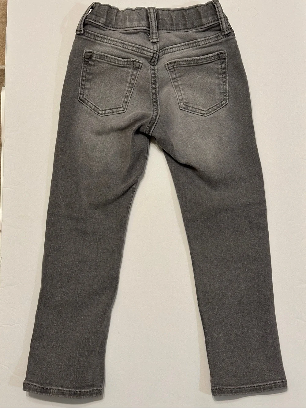 Old Navy boys 360 stretch jeans in gray. Size 5 Slim.